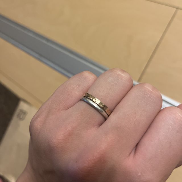 【鎌倉彫金工房の口コミ】 自分の手の大きさ、肌の色に合うようにピンクゴールドで太めの素材を使い…