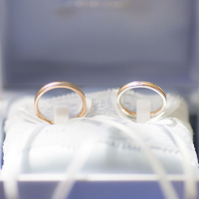 【ジュエリークラフトYAMAJIの口コミ】 指輪をいろいろ試着してみると、私はシルバーが肌に合い、奥さんはピンク…