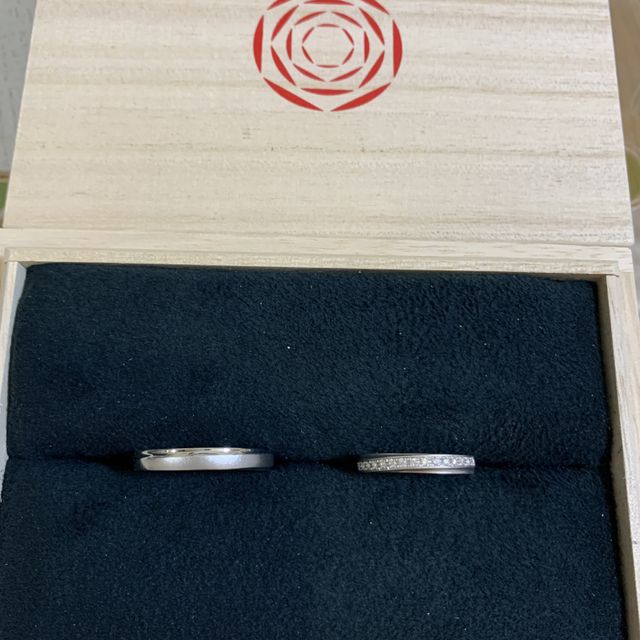 【出雲結(いずもゆい)の口コミ】 時結という名前の指輪を選びました。風が流れるように、ダイヤモンドが配…