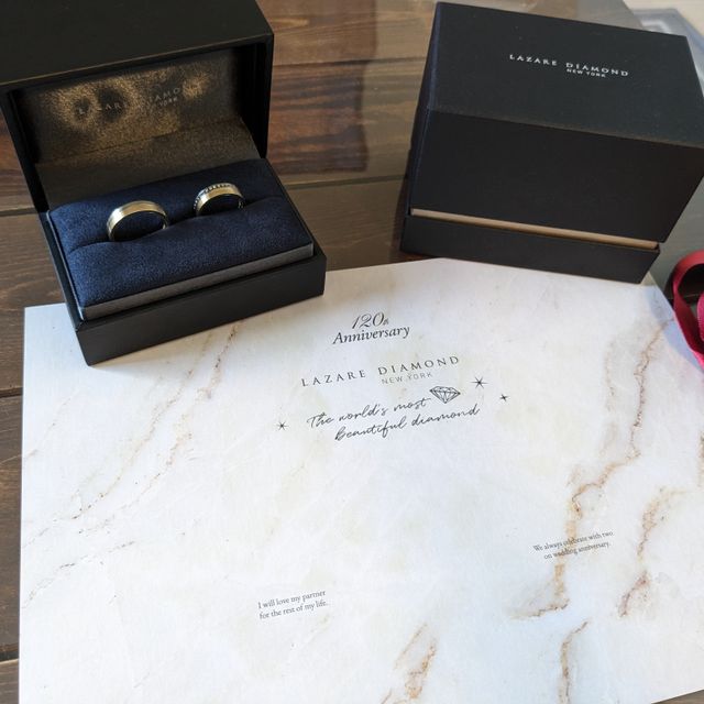 【ラザール ダイヤモンド(LAZARE DIAMOND)の口コミ】 デザインが好みでした！シルバーとゴールドのラインだったので、どっちの…