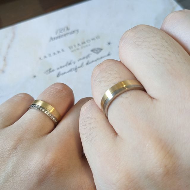 【ラザール ダイヤモンド(LAZARE DIAMOND)の口コミ】 デザインが好みでした！シルバーとゴールドのラインだったので、どっちの…
