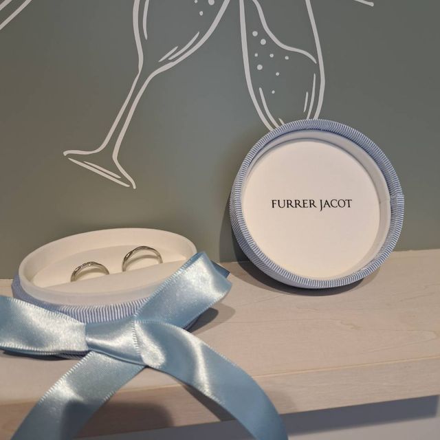 【【閉業】フラー・ジャコー(FURRER-JACOT)の口コミ】 シンプル、かつ立体感がでているデザインが気に入りました。
太さについて…