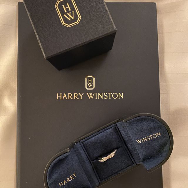 【ハリー・ウィンストン(Harry Winston)の口コミ】 デザインが他のブランドにはなかったのでこちらのデザイン一択でした。
婚…