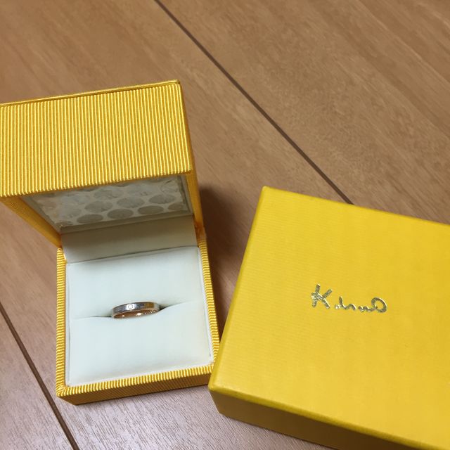 【ケイウノ ブライダル(K.UNO BRIDAL)の口コミ】 一見シンプルだけど二重になっていて下の段にはさりげなく色が入っている…