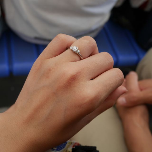 【ラザール ダイヤモンド(LAZARE DIAMOND)の口コミ】 当初、憧れのブランドの婚約指輪を検討していたのですが、彼から婚約指輪…