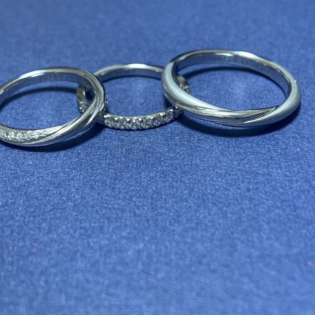 【銀座ダイヤモンドシライシの口コミ】 指輪のデザインが主な決め手でした。
女性側は婚約指輪を普段でもつけられ…