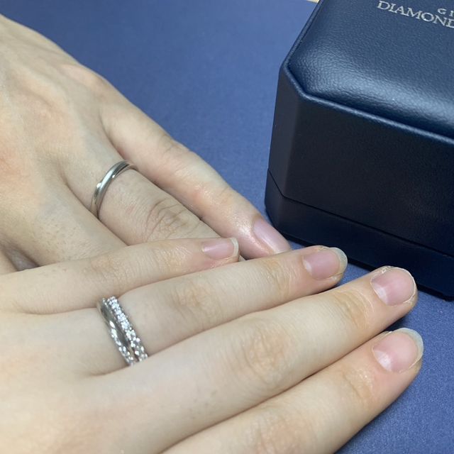 【銀座ダイヤモンドシライシの口コミ】 指輪のデザインが主な決め手でした。
女性側は婚約指輪を普段でもつけられ…