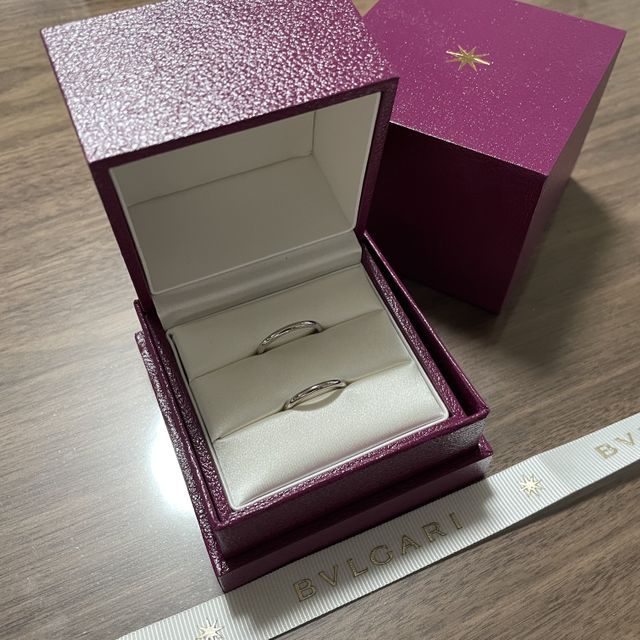 【ブルガリ(BVLGARI)の口コミ】 日常的につけるのでシンプルはものにしました。シンプルだけども内側には…