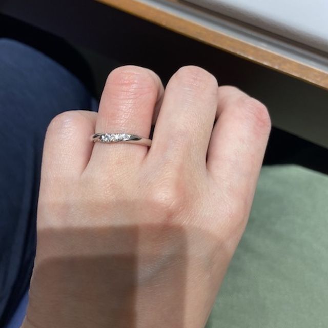 【銀座ダイヤモンドシライシの口コミ】 指輪を着けた時のダイヤモンドの輝きがキラキラしていてとても綺麗だった…
