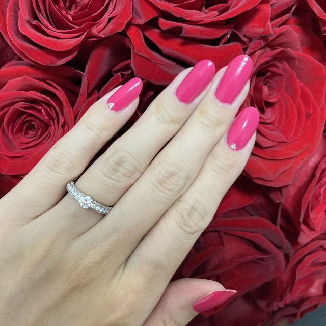 【ブルガリ(BVLGARI)の口コミ】 パヴェのデザインで上から見たときだけでなく、どこから見てもダイヤが輝…