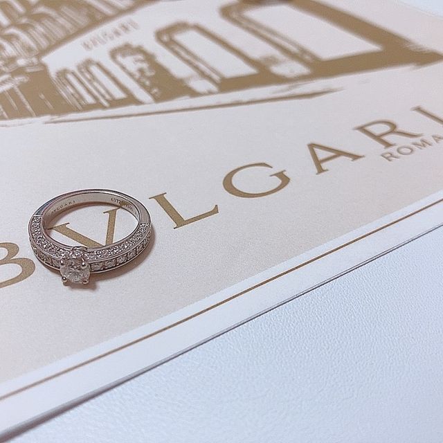 【ブルガリ(BVLGARI)の口コミ】 パヴェのデザインで上から見たときだけでなく、どこから見てもダイヤが輝…