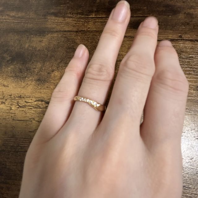 【俄(にわか)の口コミ】 キラキラしていたのがほしくて、1番ピンと来たから。
ゴールドがほしくて…