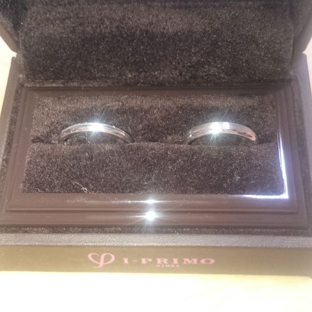 【アイプリモ(I-PRIMO)の口コミ】 主人と直接お店で見て一目惚れしました。表面には細かいダイヤを沢山埋め…