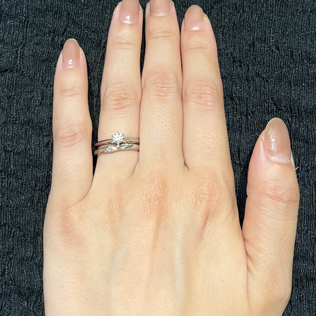 【銀座ダイヤモンドシライシの口コミ】 他の有名ブランドや、個人店等、さまざまな指輪の試着をしましたがダイヤ…