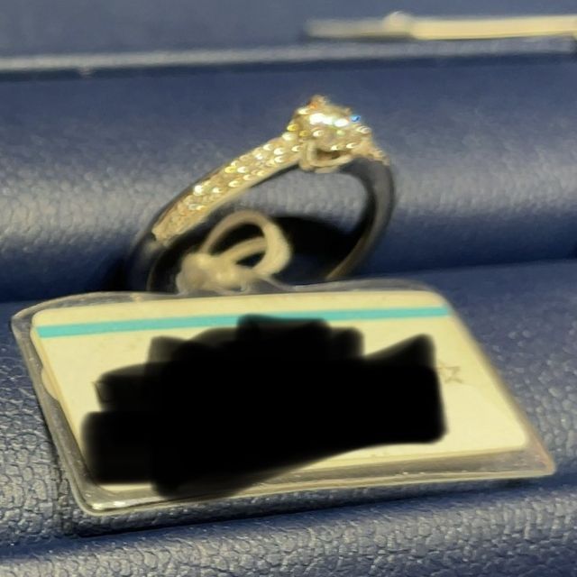 【銀座ダイヤモンドシライシの口コミ】 指輪のデザインがとてもよく、婚約指輪としては小ぶりなダイヤモンドから…
