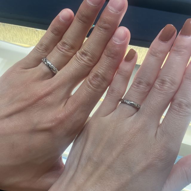 【ショーメ(CHAUMET)の口コミ】 試着したトルサードは遠目で見るとシンプルな指輪に見えますが、近づくと…