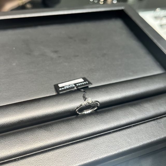 【ラザール ダイヤモンド(LAZARE DIAMOND)の口コミ】 デザインと価格が決めてなのですが、シンプルでこの先ずっと着用できるよ…