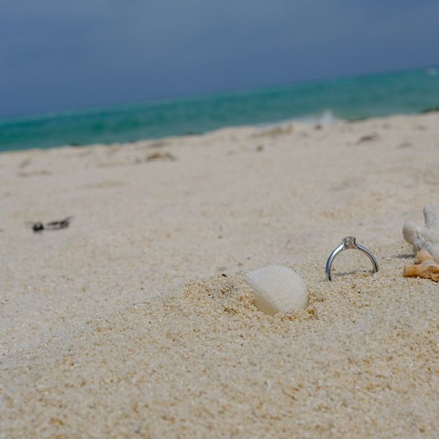 【ラザール ダイヤモンド(LAZARE DIAMOND)の口コミ】 デザインは結婚指輪と重ね付けができるストレートタイプから探しました。…