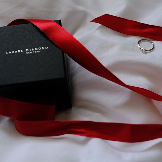 【ラザール ダイヤモンド(LAZARE DIAMOND)の口コミ】 デザインは結婚指輪と重ね付けができるストレートタイプから探しました。…