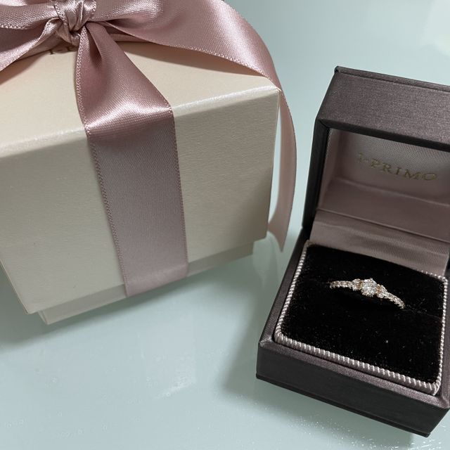 【アイプリモ(I-PRIMO)の口コミ】 キラキラで1番最初に目につきました。
元々はもっとシンプルな指輪を選ぶ…