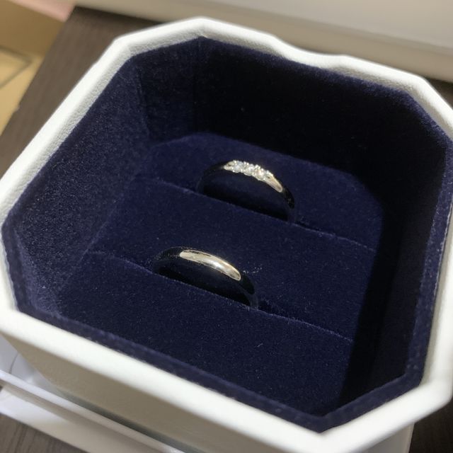 【4℃ BRIDAL(ヨンドシーブライダル)の口コミ】 デザインが1番の決め手です。店舗に行った際にいろいろな種類の指輪を試し…