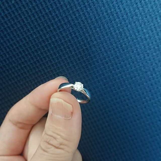 【ティファニー(Tiffany & Co.)の口コミ】 婚約指輪と言えば憧れのティファニーだと思い、試着からの購入決定。シン…