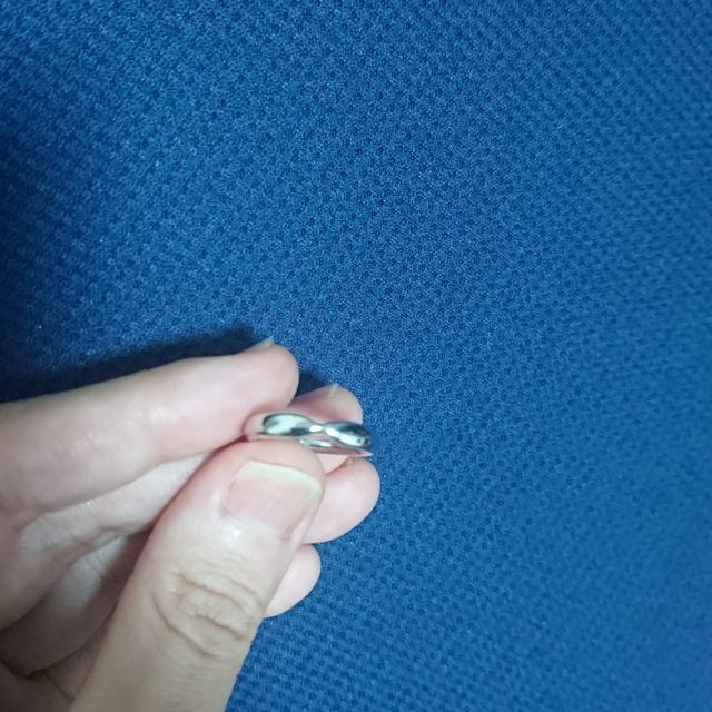 【ティファニー(Tiffany & Co.)の口コミ】 真ん中が少し空いていてとてもかわいいデザインのティファニーハーモニー…