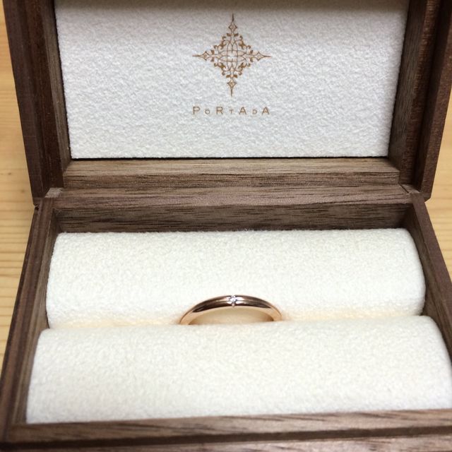 【PORTADA(ポルターダ)の口コミ】 カタログやインターネットに載っているものは、シルバーなのですが、お店…