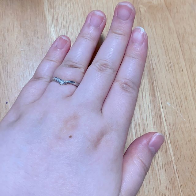 【4℃ BRIDAL(ヨンドシーブライダル)の口コミ】 傷がつきにくい素材で出来ているというのと、デザインが理想そのものだっ…