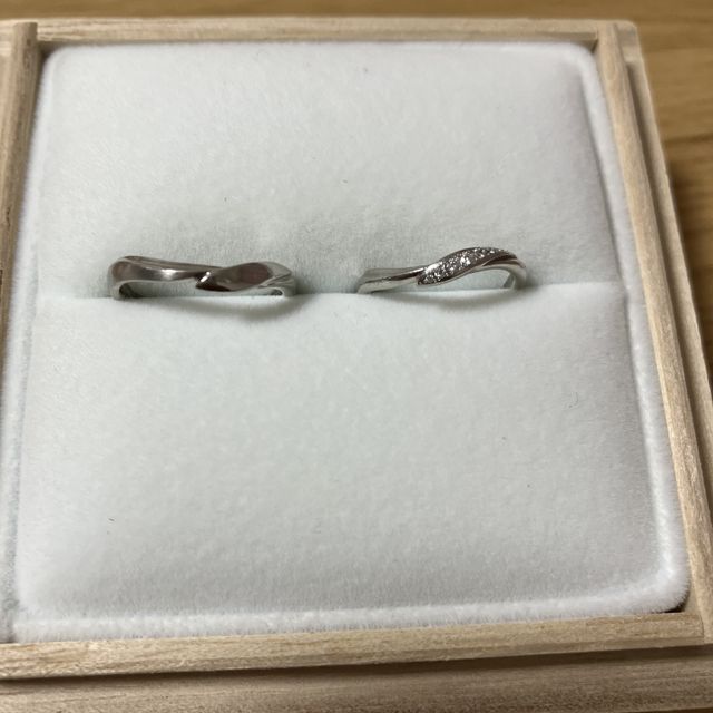 【萬時(Manji)の口コミ】 決め手になったのは見た目と着け心地です。
普通の丸の形ではなく、ウェー…