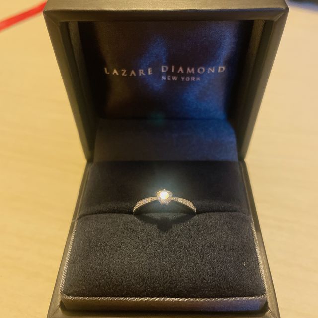 【ラザール ダイヤモンド(LAZARE DIAMOND)の口コミ】 デザインはもちろん、
ダイヤの輝きが特別です！
普段使いできるデザイン…