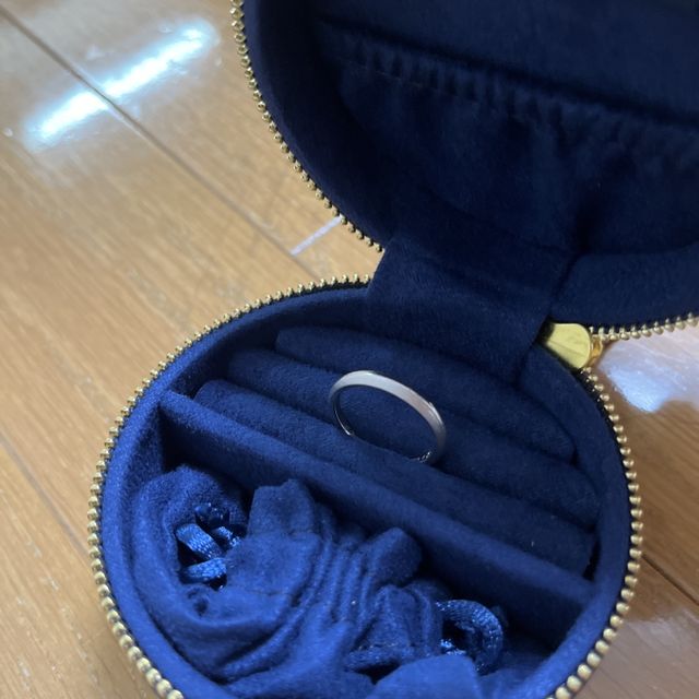 【銀座ダイヤモンドシライシの口コミ】 シンプルかつオシャレなデザインで気に入りました。付け心地もよく、サイ…