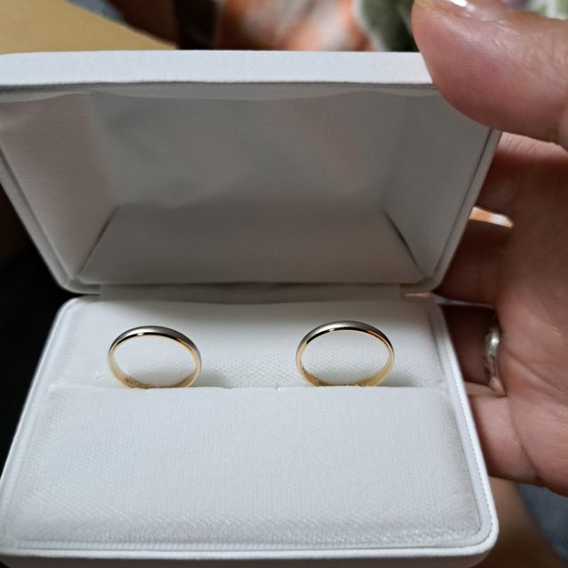 【Premium Destiny(プレミアム・ディスティニー)の口コミ】 まずプラチナ素材のもので探していて金とプラチナで施されたシンプルなデ…