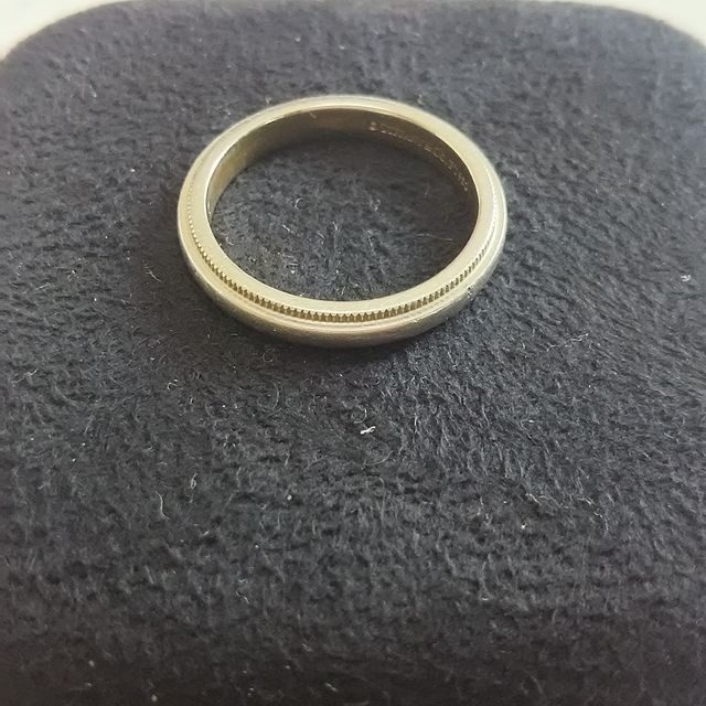 【ティファニー(Tiffany & Co.)の口コミ】 ずっとつけるものなので、なるべくシンプルなものを探していました。
シン…