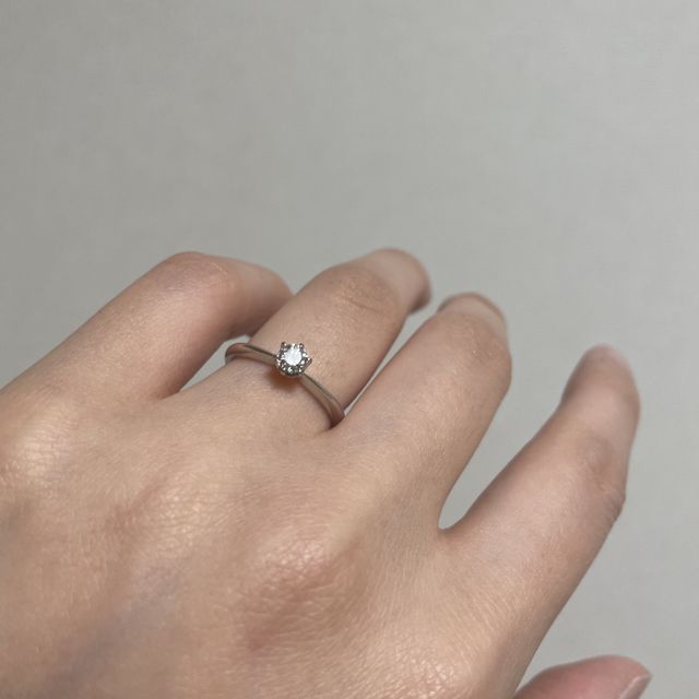 【アイプリモ(I-PRIMO)の口コミ】 シンプルで、結婚指輪と重ね付けしやすいデザインを選択したとのことでし…