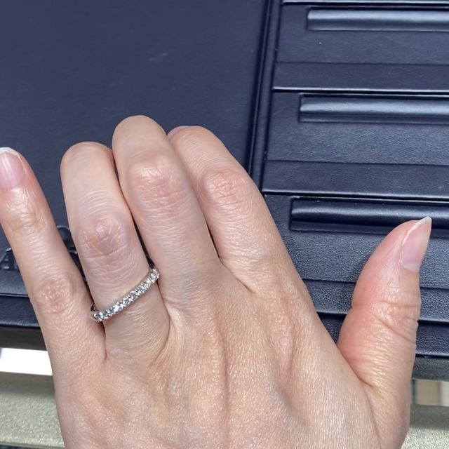 【ROYAL ASSCHER(ロイヤル・アッシャー)の口コミ】 ハーフエタニティで婚約指輪を探しており、様々なブランドを比較しました…