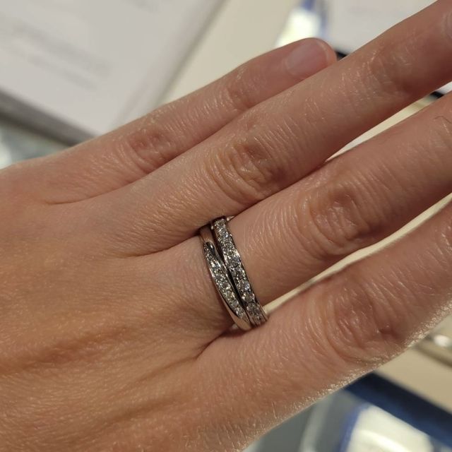 【ヴァンドーム青山(VENDOME AOYAMA)の口コミ】 写真の下のリングはイヤーモデルの結婚指輪の為、特別感がアップすると思…