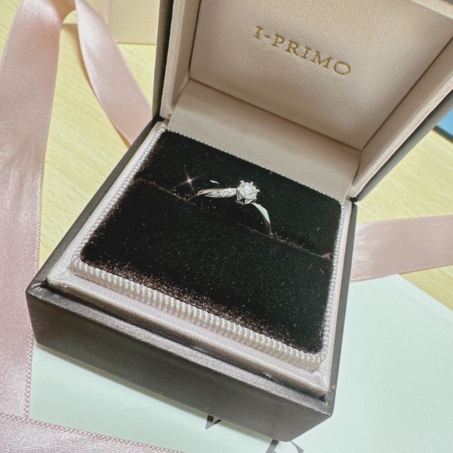 【アイプリモ(I-PRIMO)の口コミ】 色んなサイトで指輪を探しまくった結果、好みのデザインがありました。店…