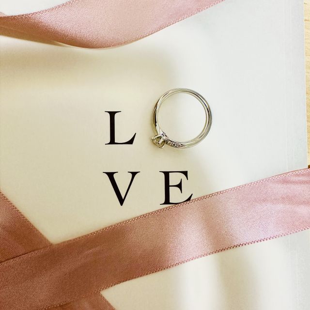 【アイプリモ(I-PRIMO)の口コミ】 色んなサイトで指輪を探しまくった結果、好みのデザインがありました。店…