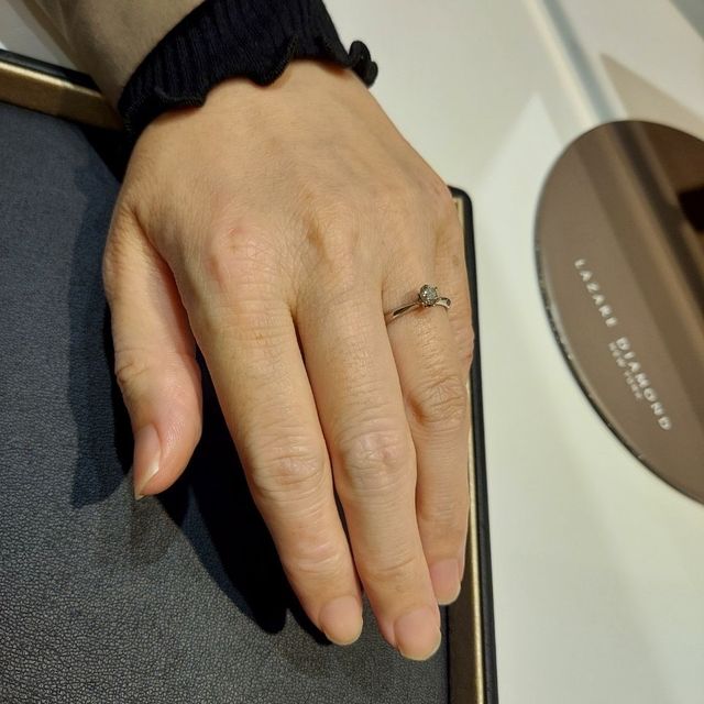 【ラザール ダイヤモンド(LAZARE DIAMOND)の口コミ】 プラチナがしっかりとしたかっこいい系のデザインが多いと思います。指輪…