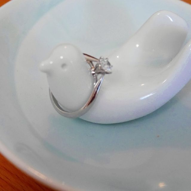 【銀座ダイヤモンドシライシの口コミ】 ダイヤモンドにひとめぼれで即決でした。
台座のデザインも気に入っていま…