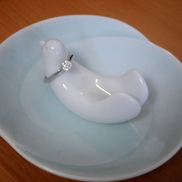【銀座ダイヤモンドシライシの口コミ】 ダイヤモンドにひとめぼれで即決でした。
台座のデザインも気に入っていま…