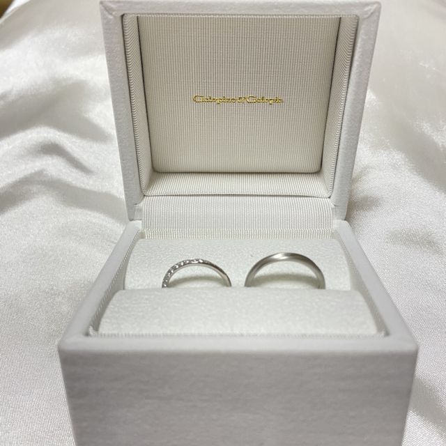 【Galopine & Galopin(ガロピーネガロパン)の口コミ】 指が細めなので華奢なデザインのものが良く、こちらの指輪に決めました。…