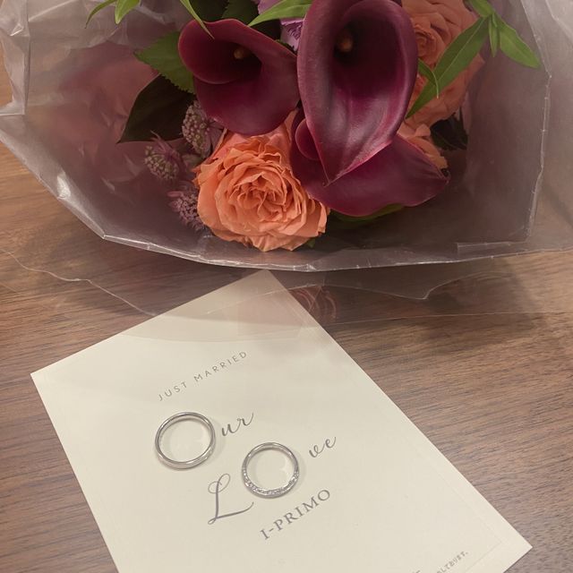 【アイプリモ(I-PRIMO)の口コミ】 指輪のフチの斜めにカットされた部分にダイヤモンドが並んでいて、つける…