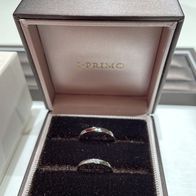 【アイプリモ(I-PRIMO)の口コミ】 シンプルで着け心地がよく、購入済みの婚約指輪と重ね付けもしやすいこと…