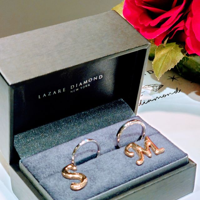 【ラザール ダイヤモンド(LAZARE DIAMOND)の口コミ】 シンプルなデザインで1石ダイヤモンドの結婚指輪を探していました。ラザー…