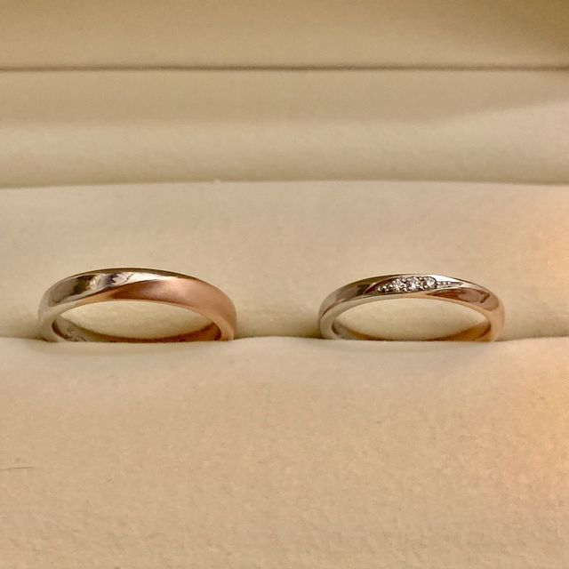 【ケイウノ ブライダル(K.UNO BRIDAL)の口コミ】 ずばり『刻印のデザイン』で選びました。

K.UNOさんは、デザイナの方がそ…