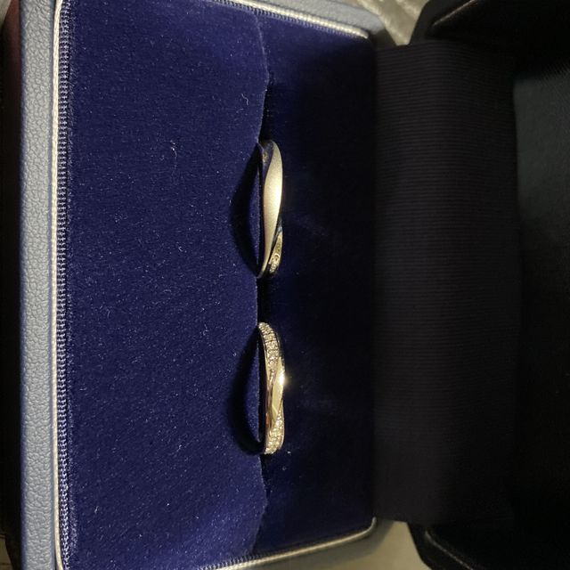 【銀座ダイヤモンドシライシの口コミ】 Be there for Uという指輪は見た時に形も良くて、ダイヤの光具合も素敵だ…