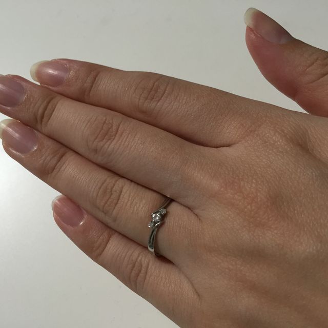 【4℃ BRIDAL(ヨンドシーブライダル)の口コミ】 やはり婚約指輪には絶対ダイヤモンドが欲しい！ということで、こちらにし…