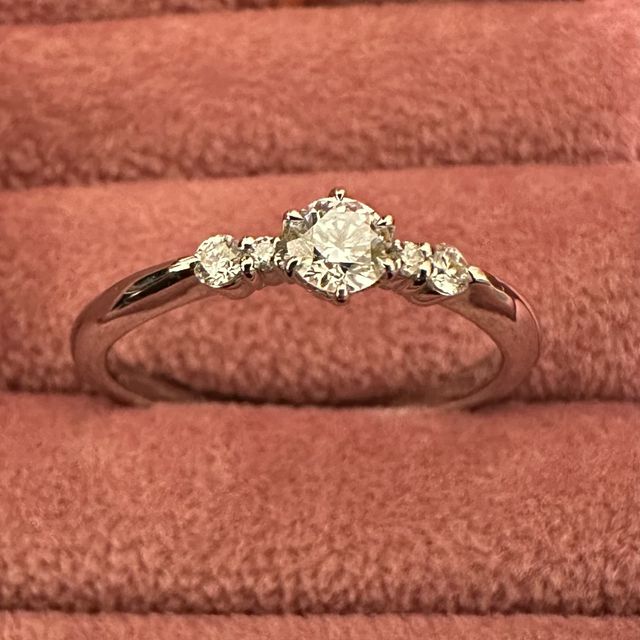 【ROYAL ASSCHER(ロイヤル・アッシャー)の口コミ】 デザインと価格です。
ロイヤルアッシャーは高いかなと思いましたが、他と…